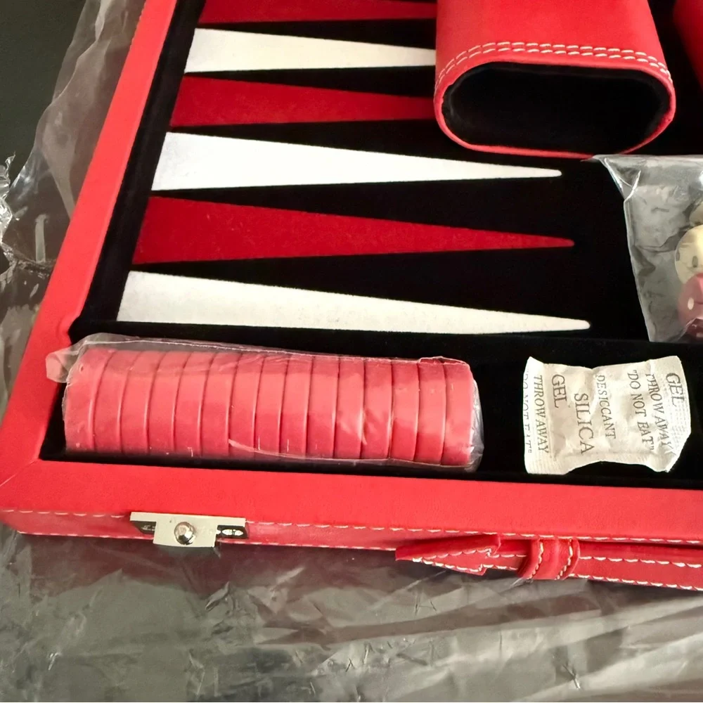 NEW 15" Red Leatherette Backgammon Game Set Black & Red Velour Inlay Board - Picture 9 of 14